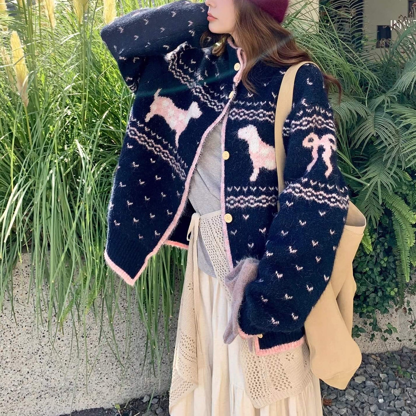 《癒しの冬ニット》でリボンと仔犬のメロディカーディガン（全2色）