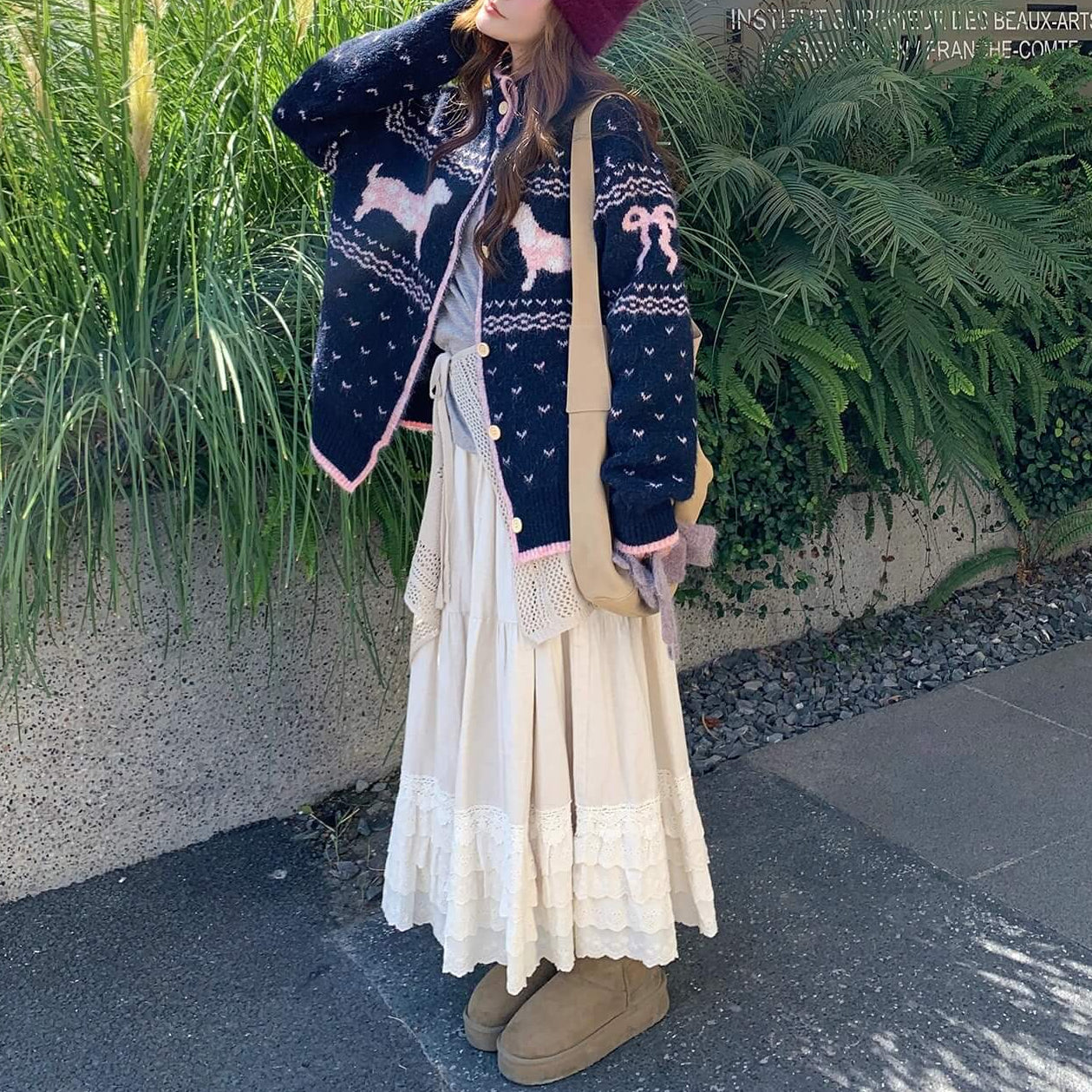 《癒しの冬ニット》でリボンと仔犬のメロディカーディガン（全2色）