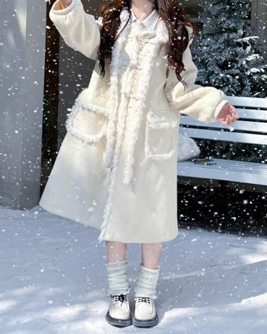 《ボア付きフードであたたかい》きらめく雪と恋の約束コート