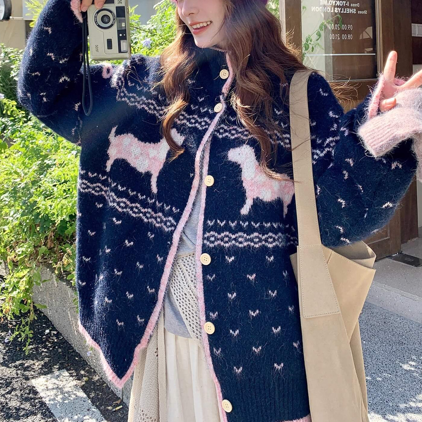 《癒しの冬ニット》でリボンと仔犬のメロディカーディガン（全2色）