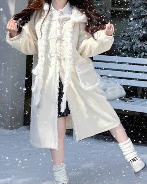 《ボア付きフードであたたかい》きらめく雪と恋の約束コート