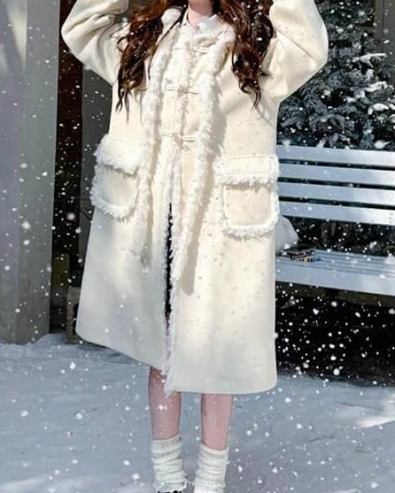 《ボア付きフードであたたかい》きらめく雪と恋の約束コート