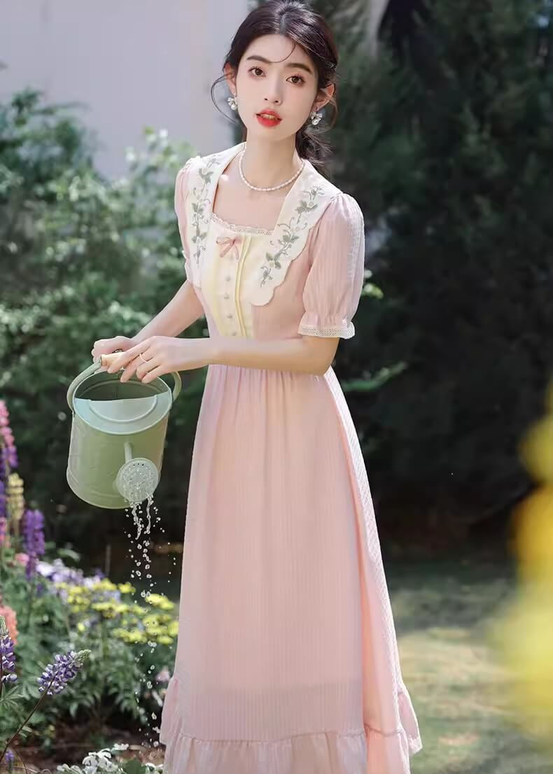 《ヒロイン気分のお出かけ服》花風に包まれるワンピース