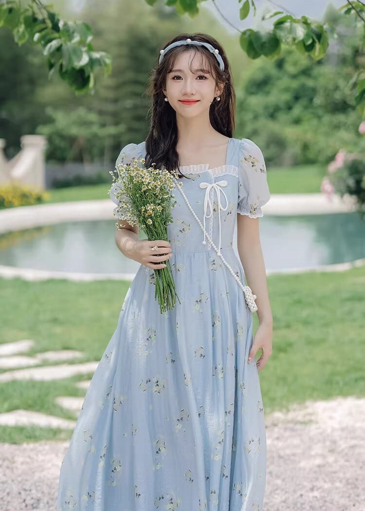 《歩くたびふわりと揺れる》空色の風吹くワンピース