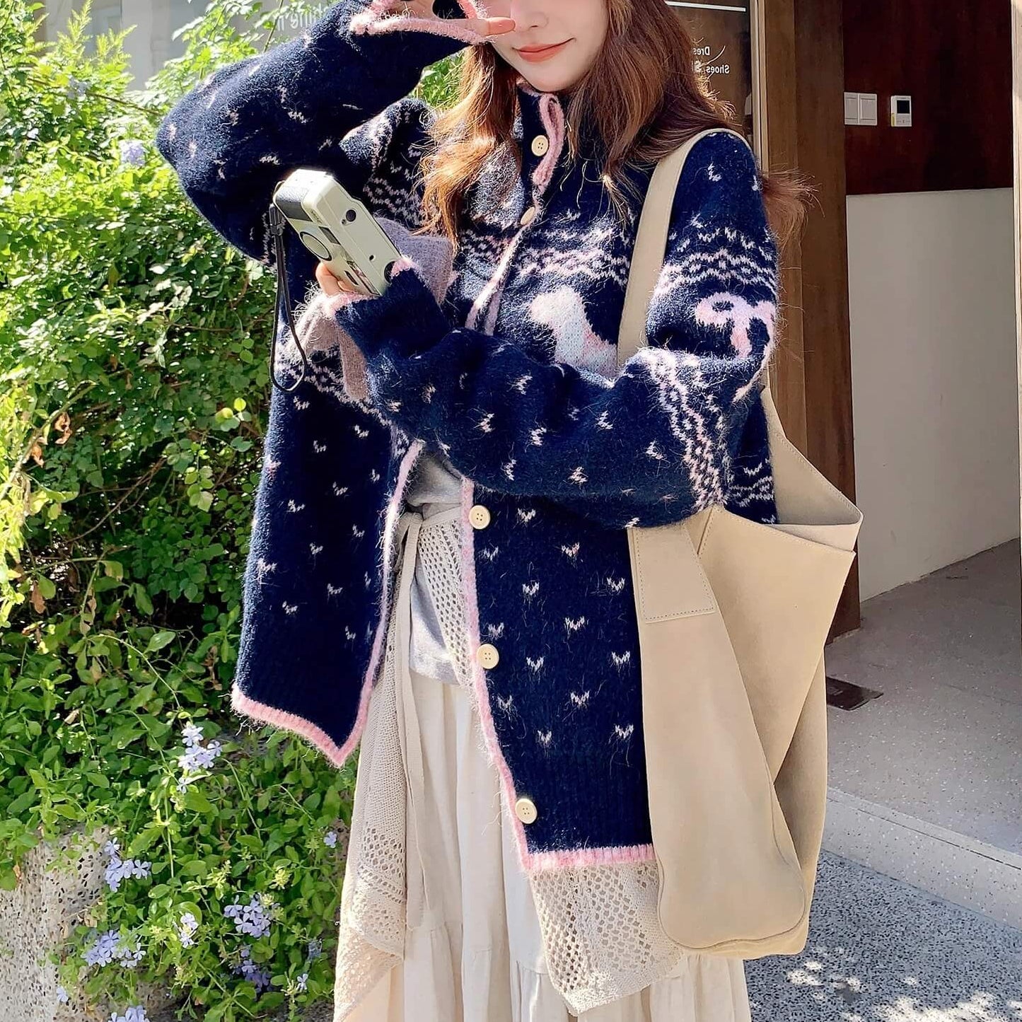 《癒しの冬ニット》でリボンと仔犬のメロディカーディガン（全2色）