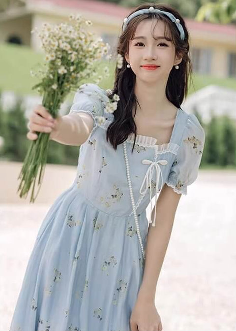 《歩くたびふわりと揺れる》空色の風吹くワンピース