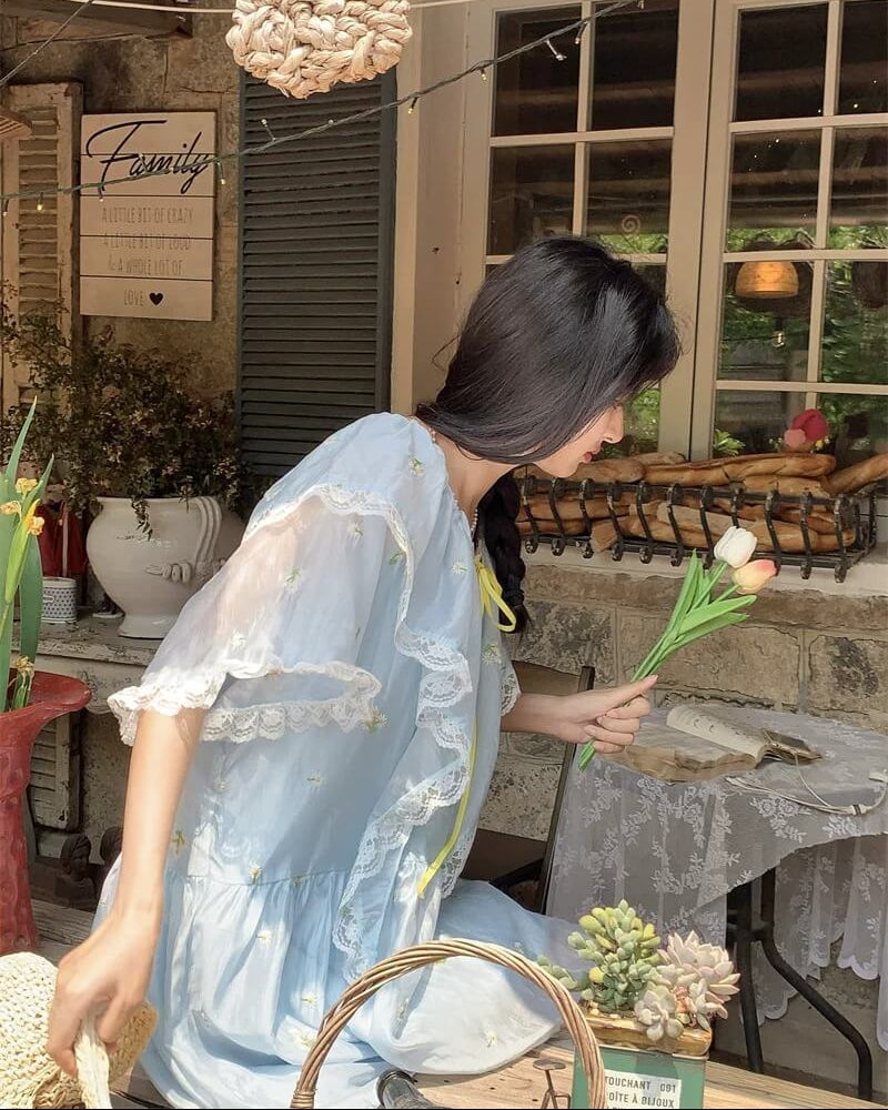《ふんわり広がる爽やかブルー》お花畑で遊ぶ妖精のガーデンワンピース