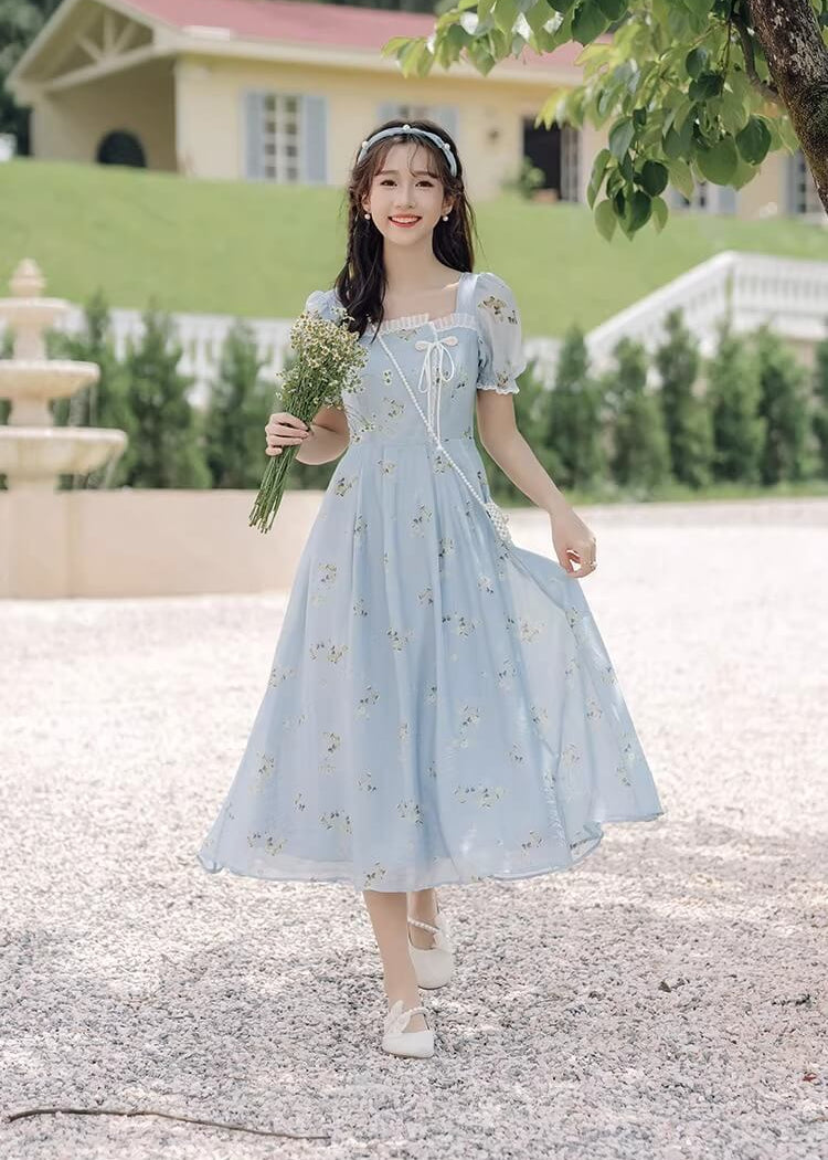 《歩くたびふわりと揺れる》空色の風吹くワンピース