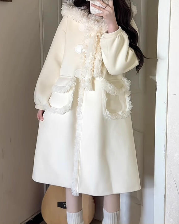 《ボア付きフードであたたかい》きらめく雪と恋の約束コート