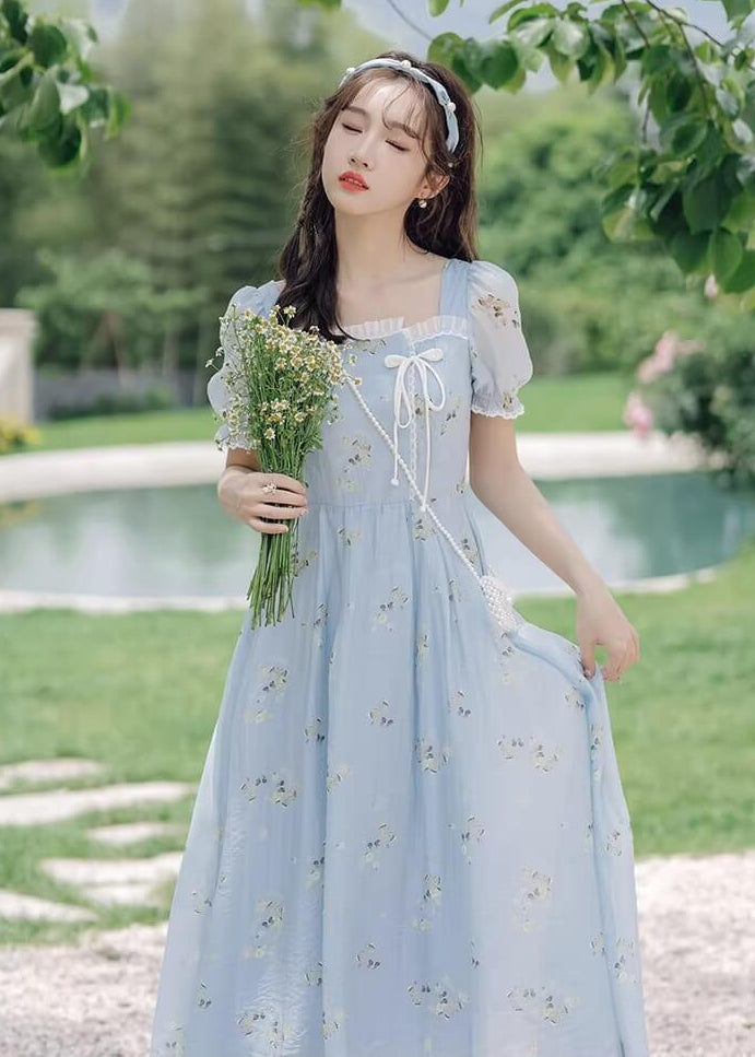 《歩くたびふわりと揺れる》空色の風吹くワンピース