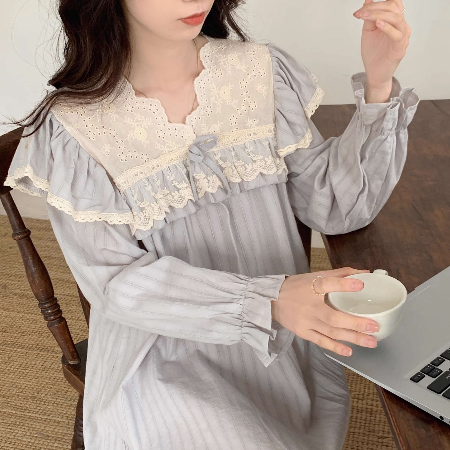 【選べる2タイプ】星灯りに包まれるフリルルームウェア（全2色）