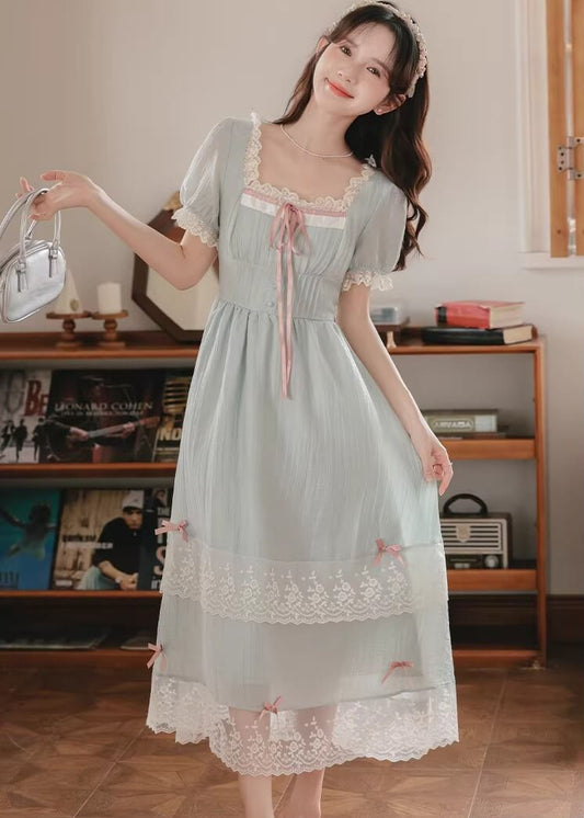 《一枚でお姫様気分》湖畔の庭で微笑むワンピース