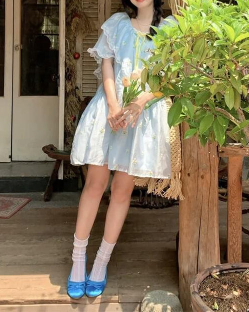 《ふんわり広がる爽やかブルー》お花畑で遊ぶ妖精のガーデンワンピース