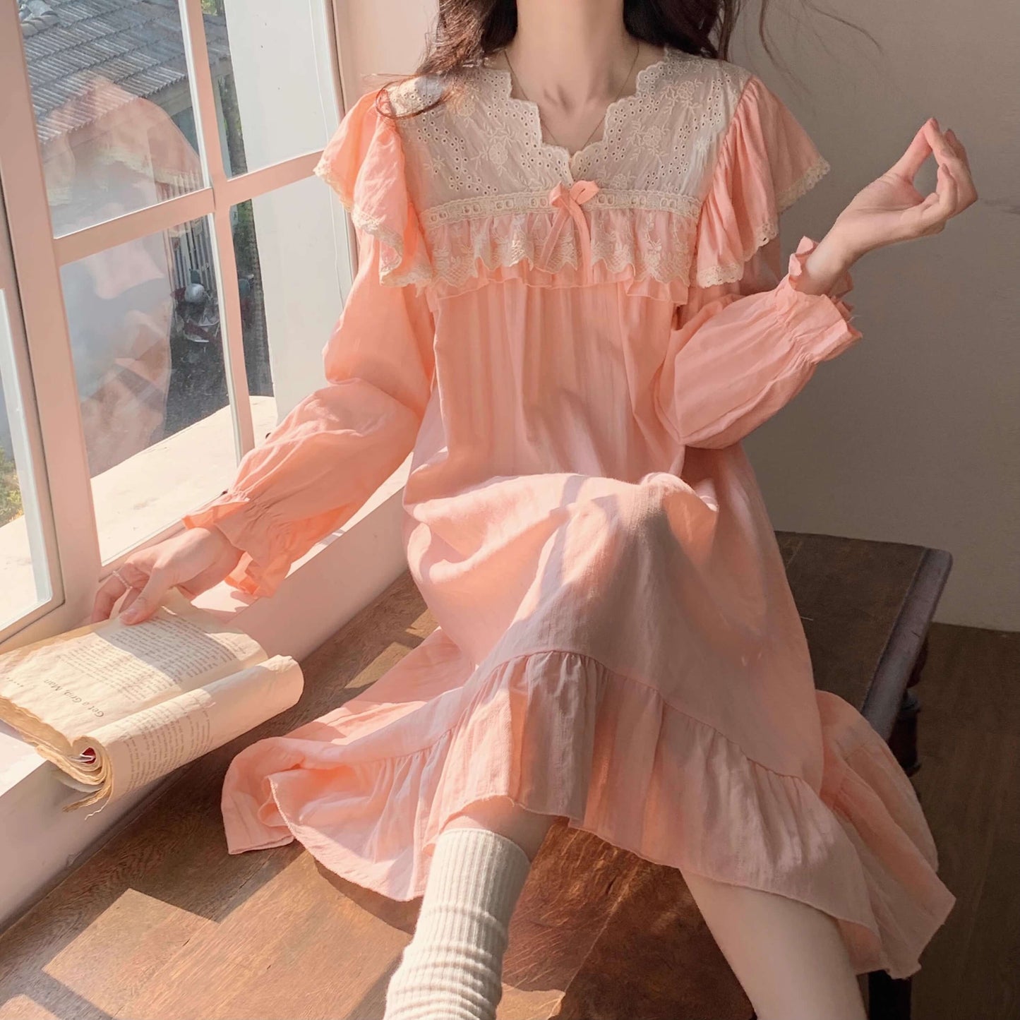 【選べる2タイプ】星灯りに包まれるフリルルームウェア（全2色）