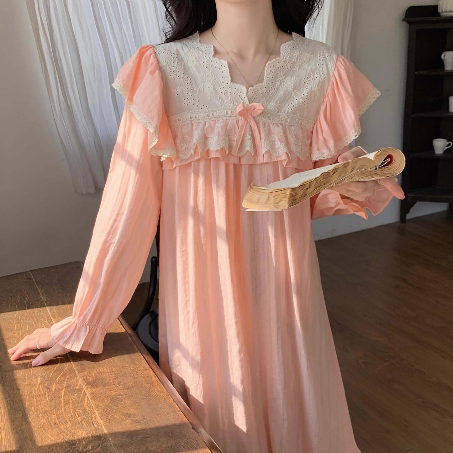 【選べる2タイプ】星灯りに包まれるフリルルームウェア（全2色）