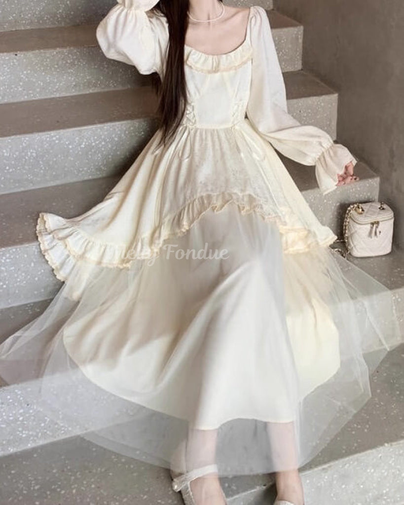 陽だまりの宮殿で揺れるルミエールワンピース