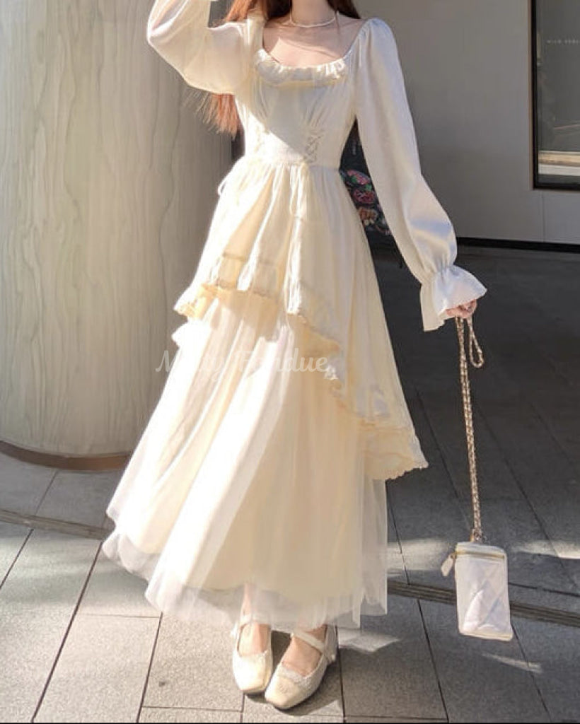 陽だまりの宮殿で揺れるルミエールワンピース