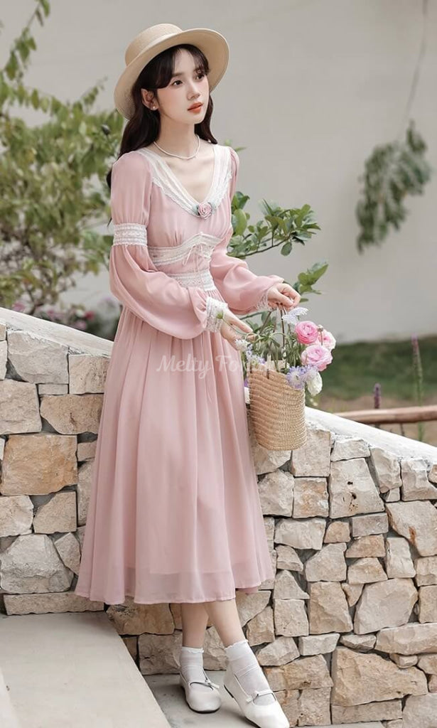 公式】《可憐さと上品さを、ひとつに。》薔薇に隠された秘密ワンピース