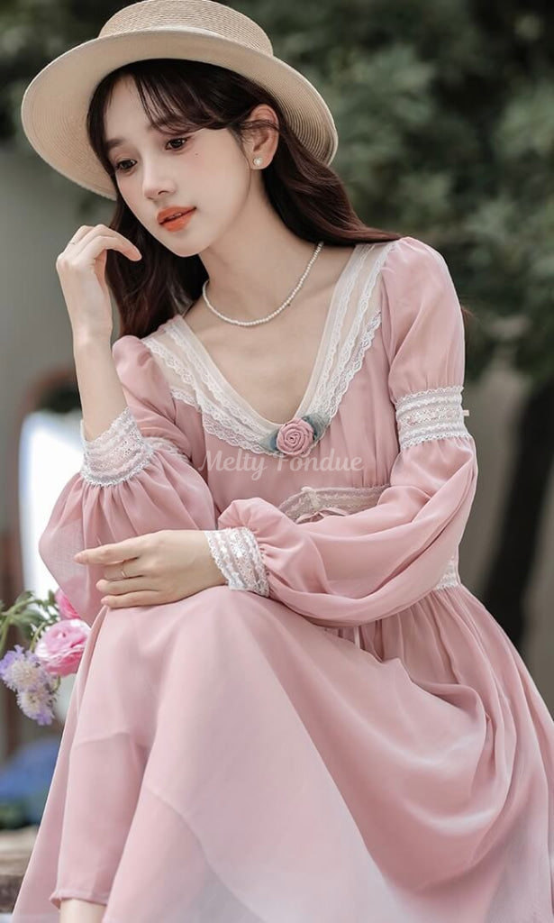 公式】《可憐さと上品さを、ひとつに。》薔薇に隠された秘密ワンピース