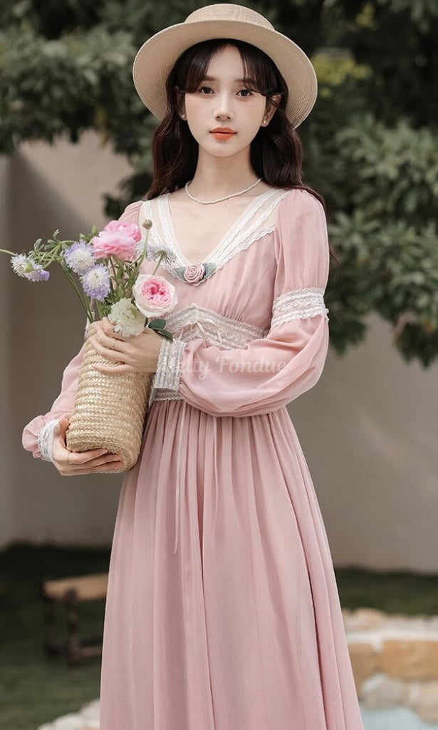 公式】《可憐さと上品さを、ひとつに。》薔薇に隠された秘密ワンピース