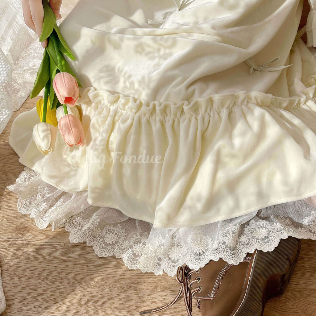 お城の階段駆け上がる魔法のスカート