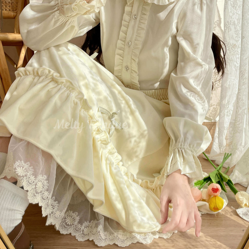 お城の階段駆け上がる魔法のスカート