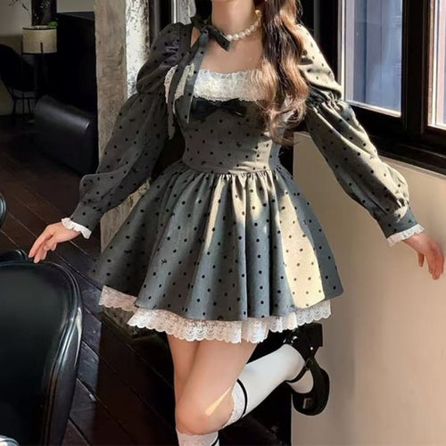 《くるりと回りたくなるシルエット》夢に見た一夜のパーティーワンピース