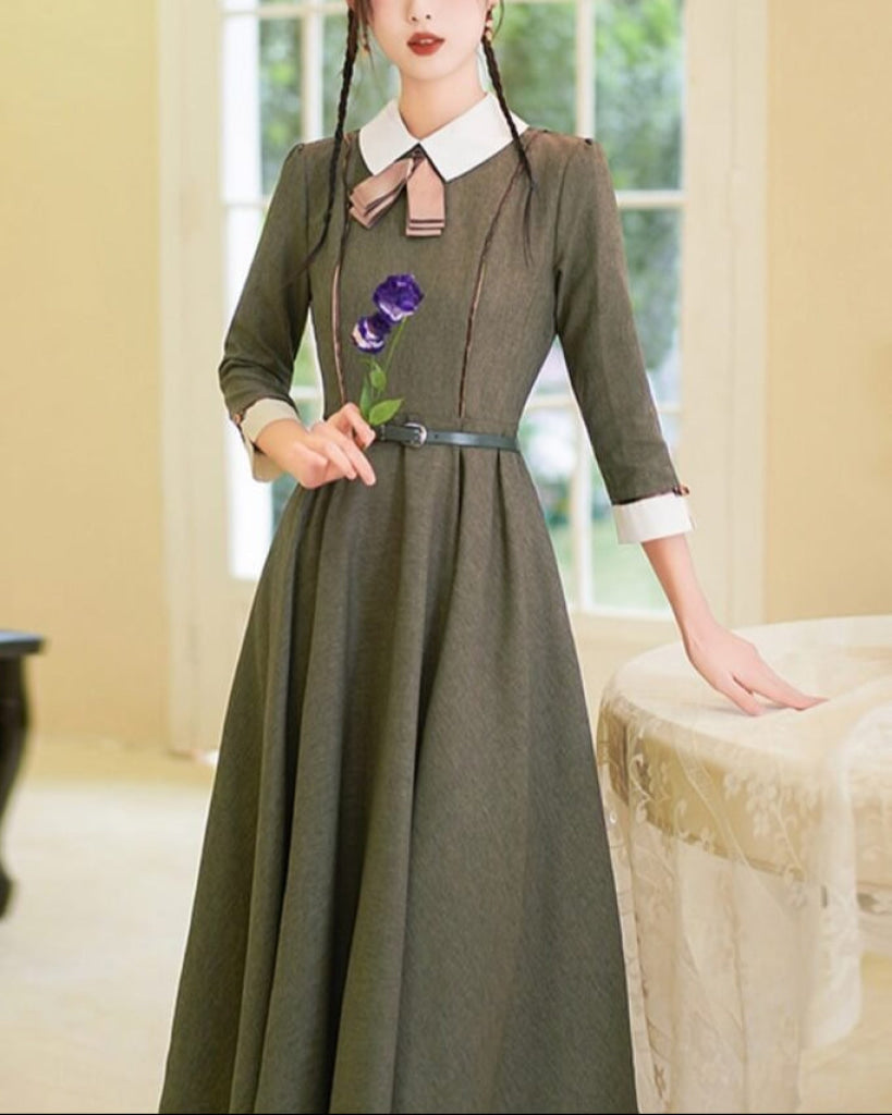 木漏れ日の午後のクラシックワンピース