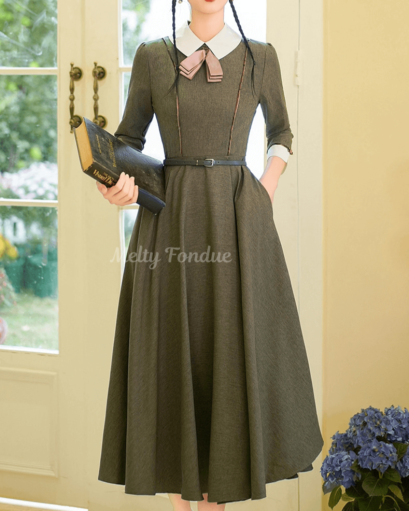 木漏れ日の午後のクラシックワンピース