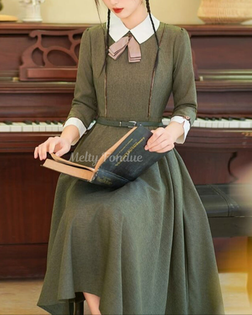 木漏れ日の午後のクラシックワンピース