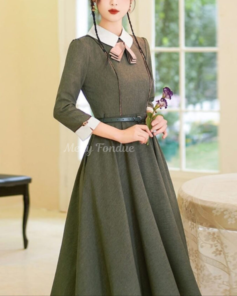 木漏れ日の午後のクラシックワンピース