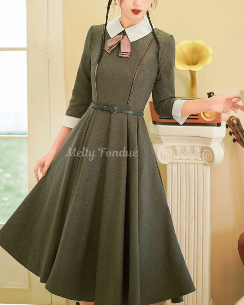 木漏れ日の午後のクラシックワンピース