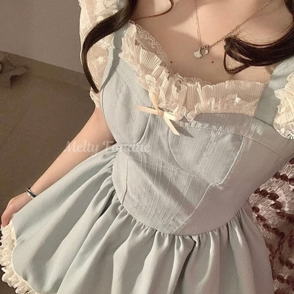 馬車の迎えを待つお姫様のワンピース