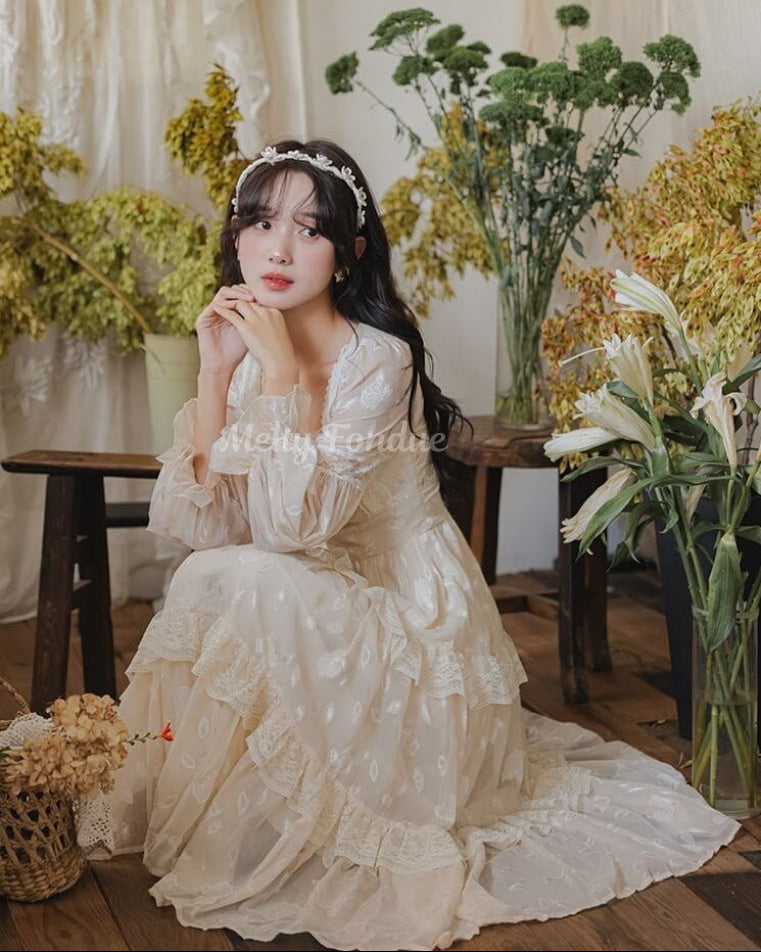 物語に迷い込んだお姫様のワンピース