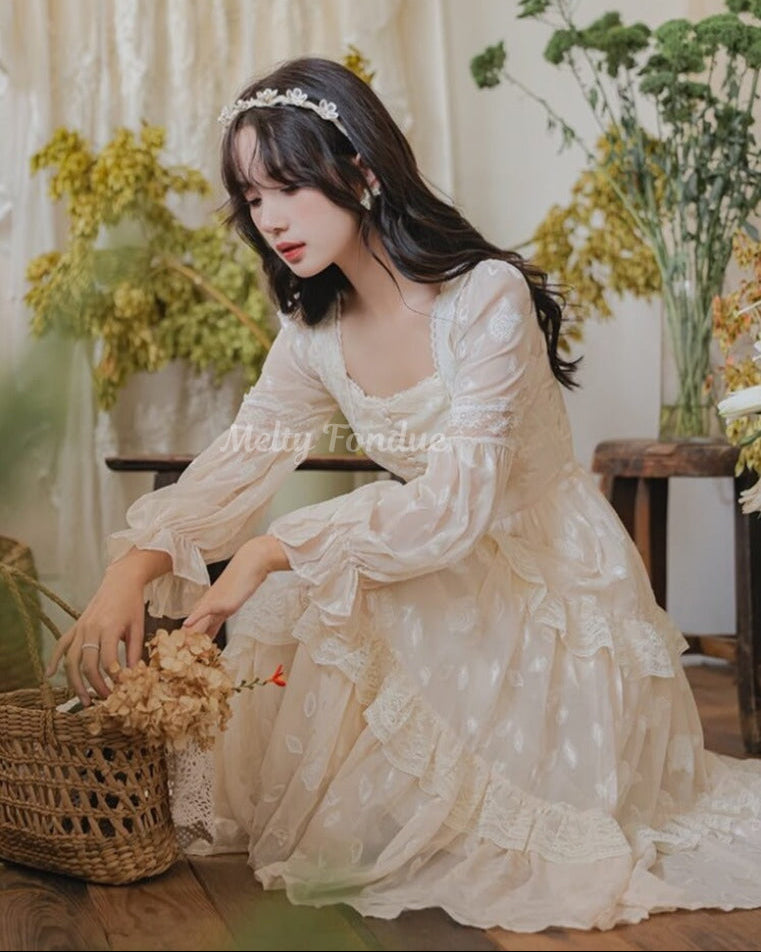 物語に迷い込んだお姫様のワンピース