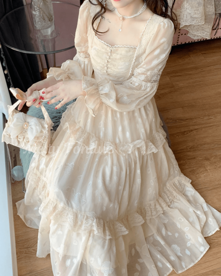 物語に迷い込んだお姫様のワンピース