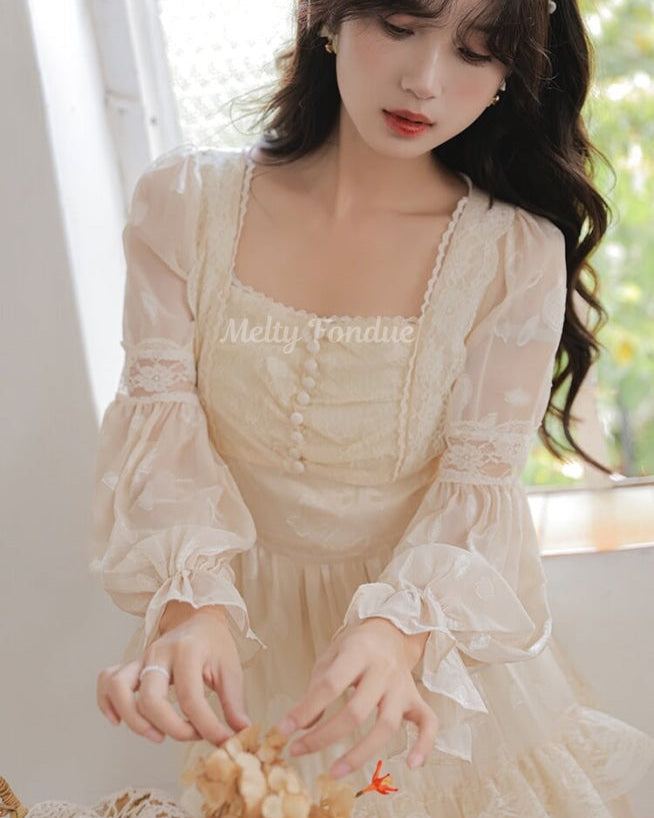 物語に迷い込んだお姫様のワンピース