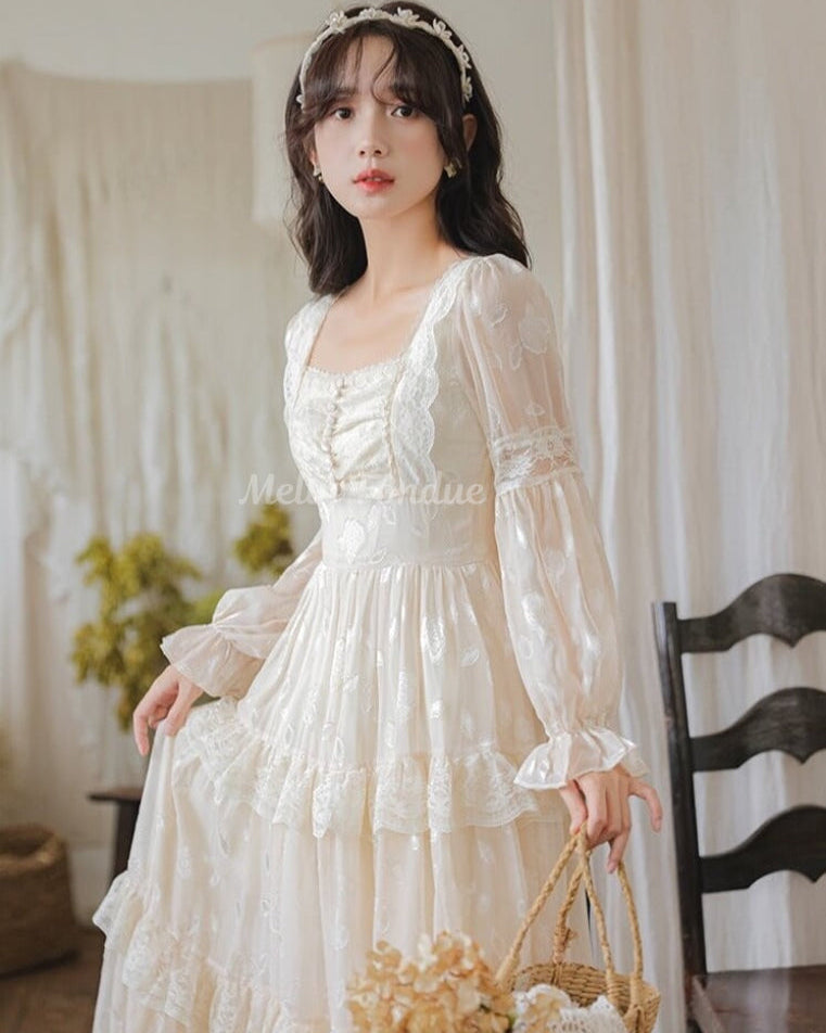 物語に迷い込んだお姫様のワンピース