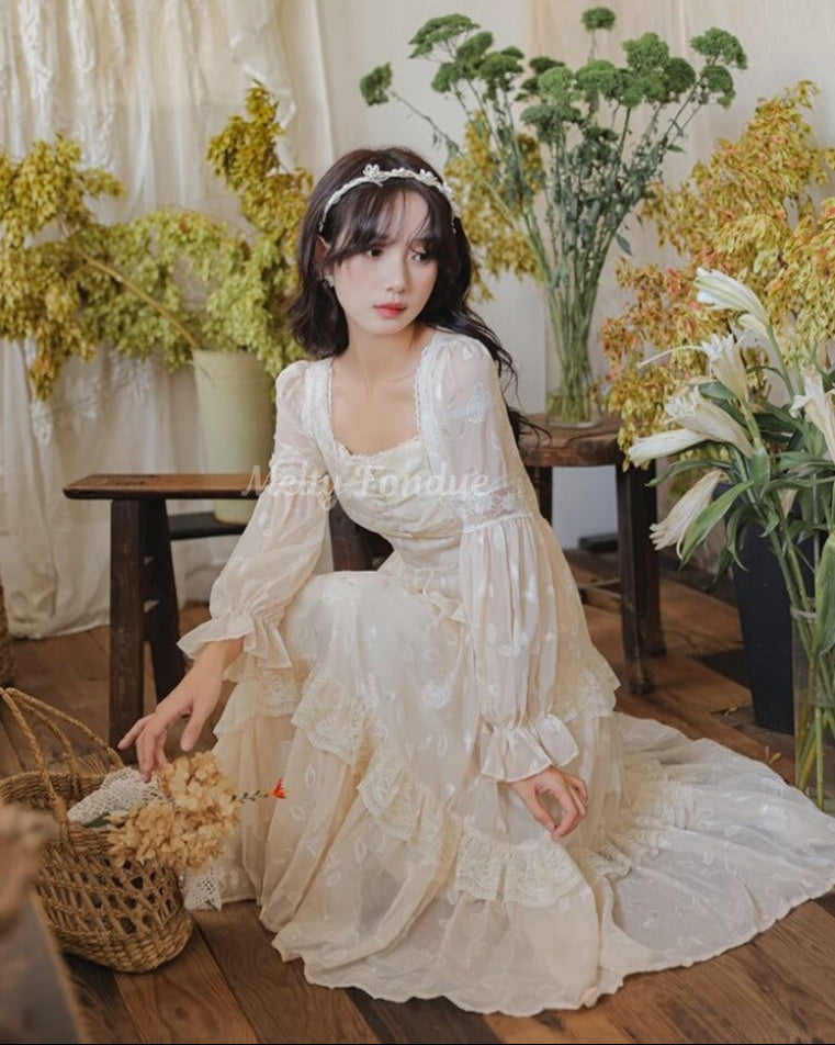 物語に迷い込んだお姫様のワンピース