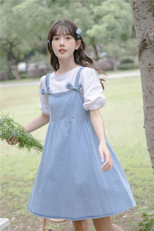 木陰で出会う女の子のジャンパースカート