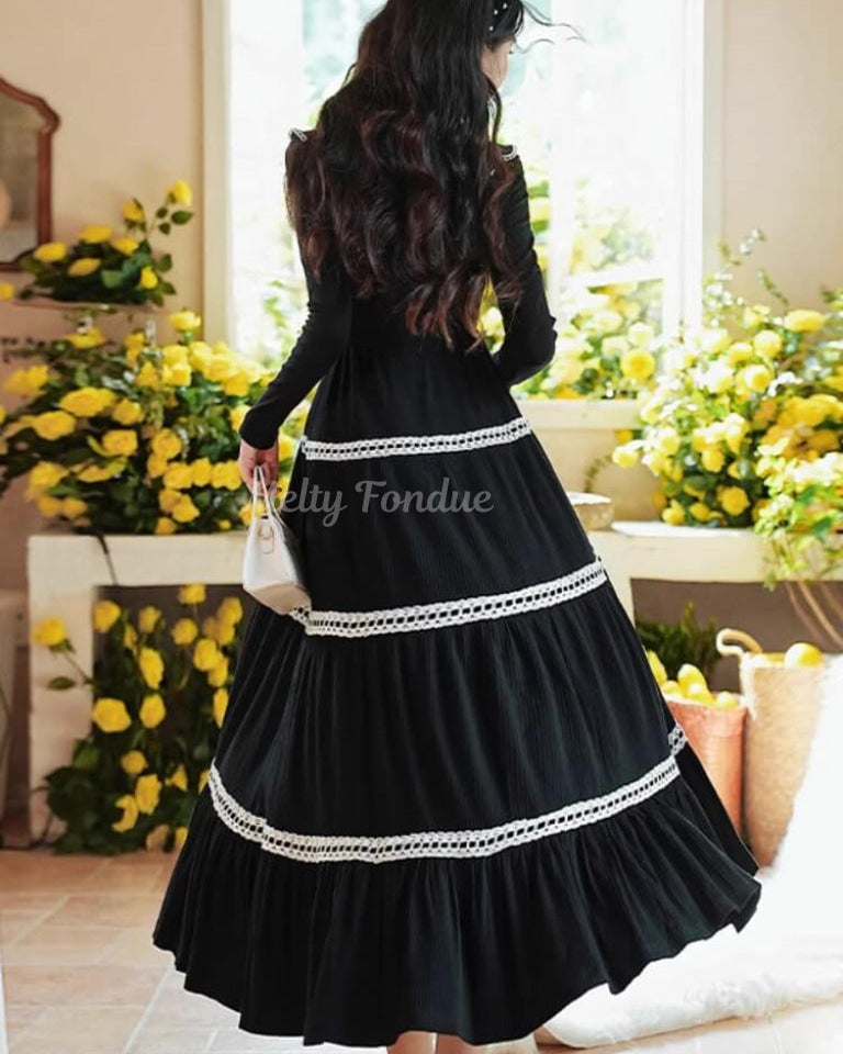 夜空に咲く薔薇のワンピース