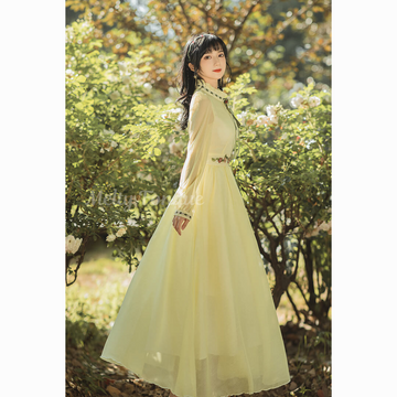 公式】【歩くたび、ふわりと揺れる。】お花に願うのワンピース