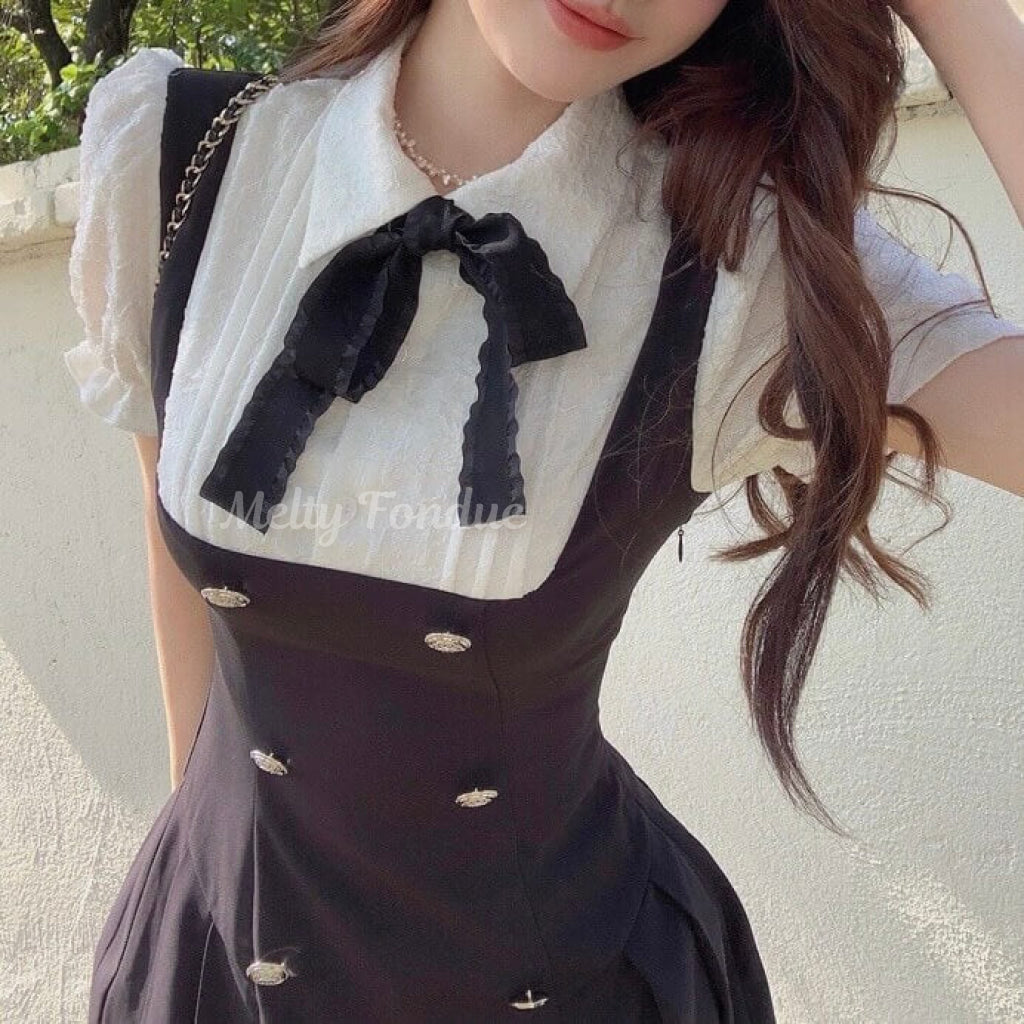 お忍びデートなお嬢様のワンピース