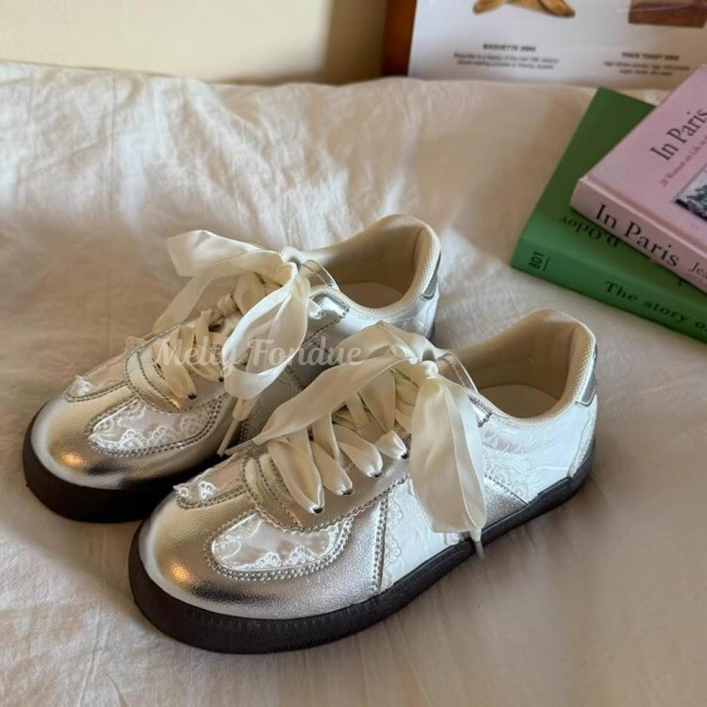 お城に咲いた夢の花シューズ（全3色）