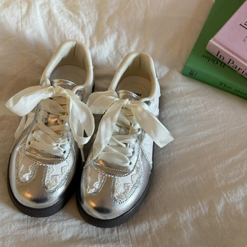 《レース×リボンで足もとから主役に》お城に咲いた夢の花シューズ（全3色）