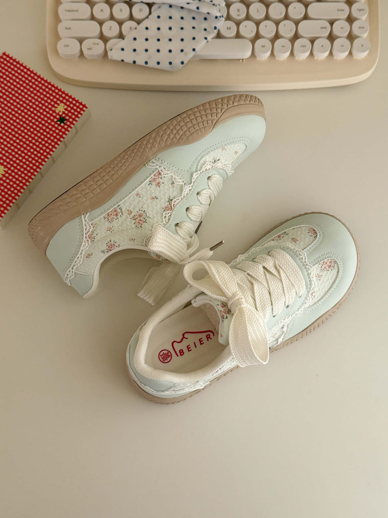 おとぎの森のお花畑シューズ（全3色） ライトブルー / 22.5