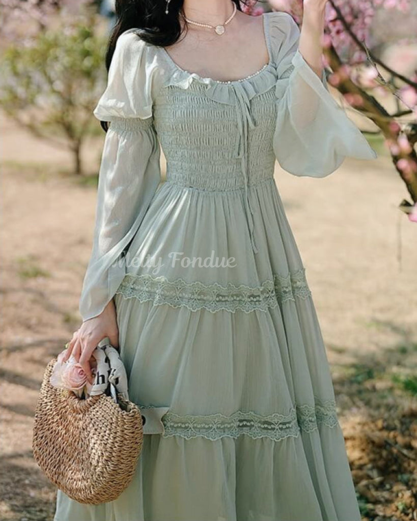 森の記憶を紡ぐクラシカルワンピース