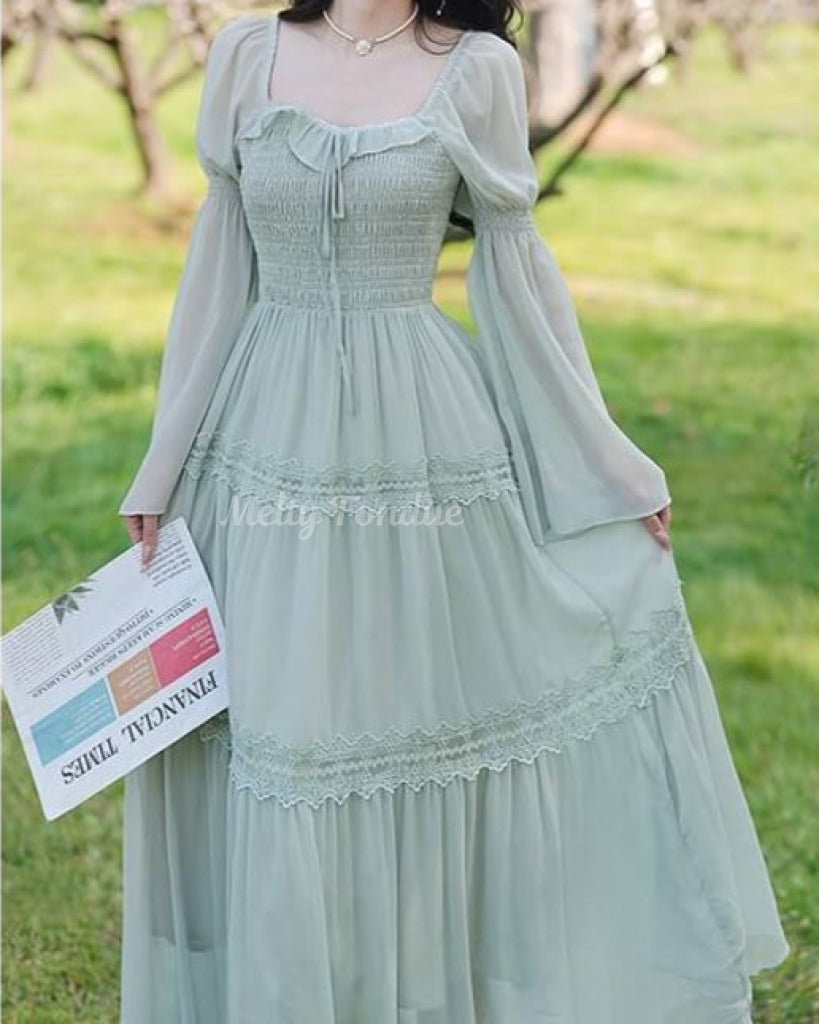 森の記憶を紡ぐクラシカルワンピース