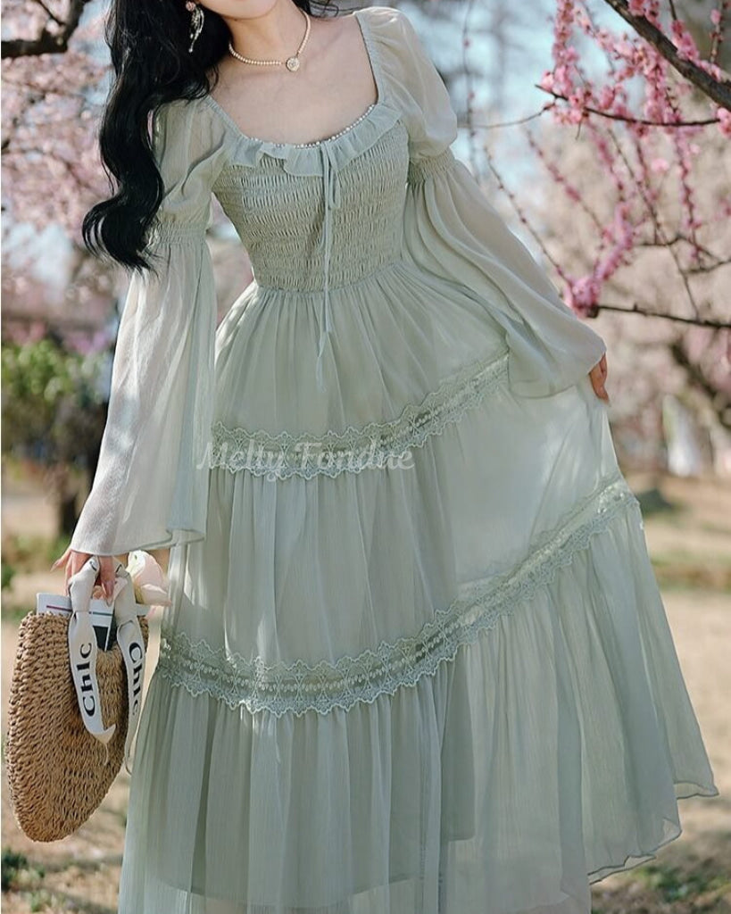 森の記憶を紡ぐクラシカルワンピース