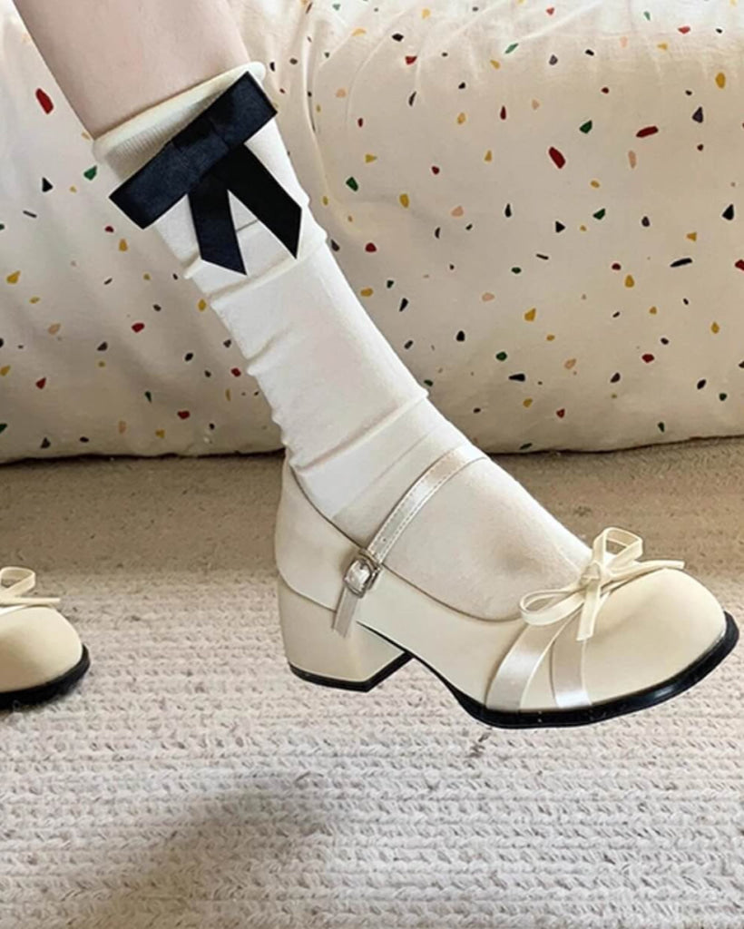 お城の鍵と純白のリボンシューズ